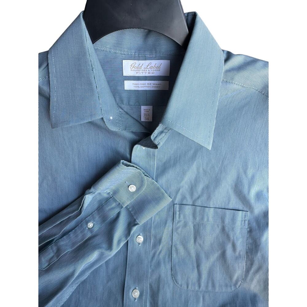 Gold Label Roundtree & Yorke Men’s (Medium) Light Blue Non-Iron Dress Shirt
